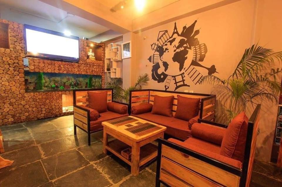 Paila Hostel Lakeside Pokhara Exterior foto