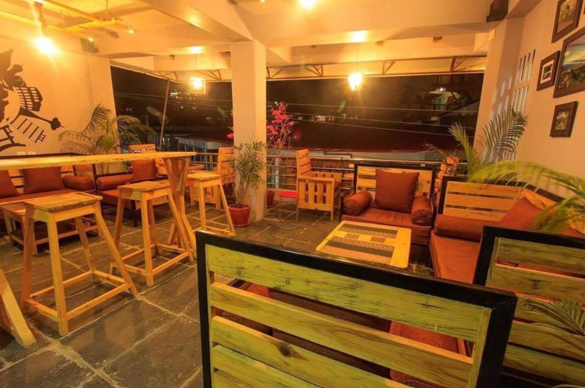 Paila Hostel Lakeside Pokhara Exterior foto